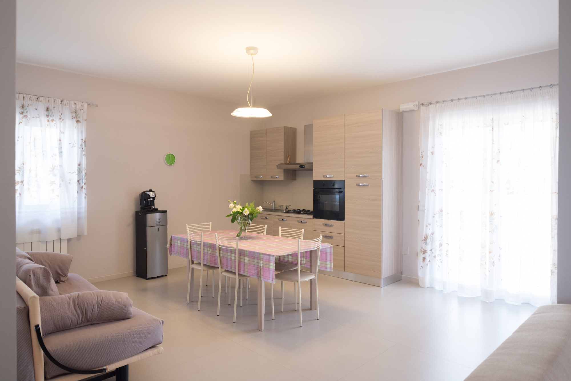 Cucina e zona pranzo della casa vacanza Dal Cavaliere a Montesarchio
