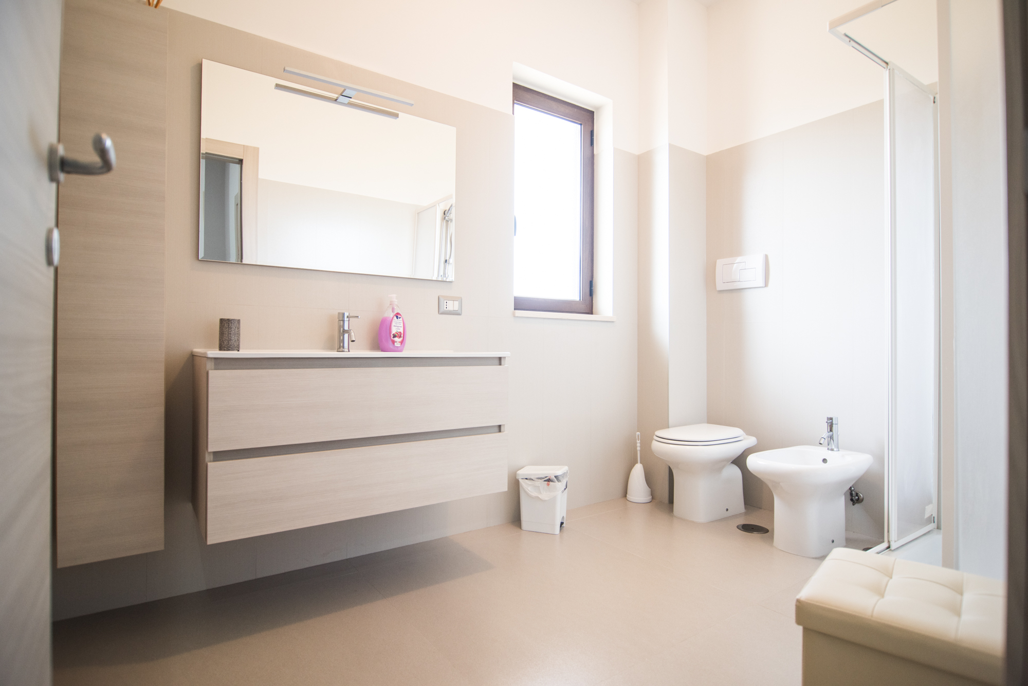 Bagno moderno con doccia della casa vacanza Dal Cavaliere a Montesarchio